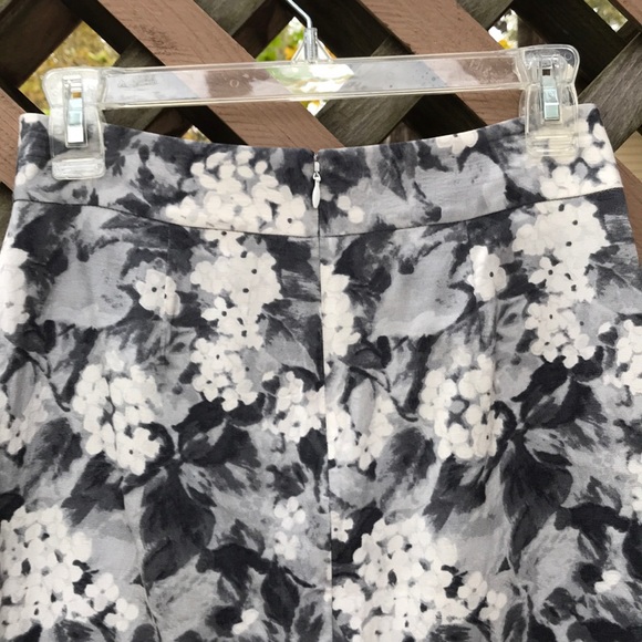 TALBOTS FLORAL SKIRT - Picture 6 of 7